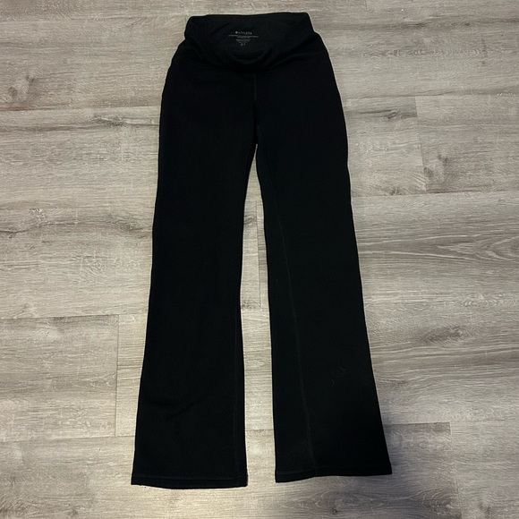 Athleta Women’s Black altitude Flare Pants size xs - Picture 3 of 7